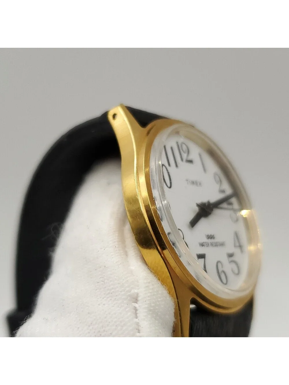 Vintage Timex Water-resistant Womens Watch 30mm Gold Tone Running
